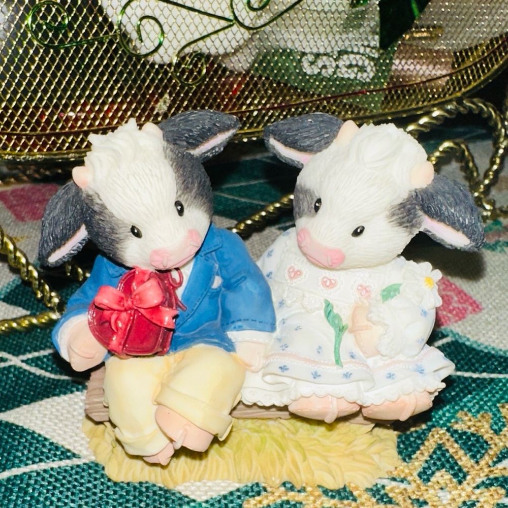 Vintage Enesco Mary’s Moo Moos Be Mine For-heifer Cow Figure